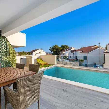 Aquarelle Apartments Primosten Apt No 1 And 3 * 프리모스턴