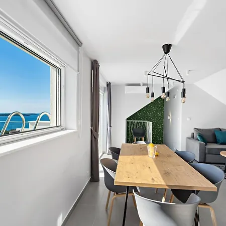 Aquarelle Apartments Primosten Apt No 1 And 3 아파트 *