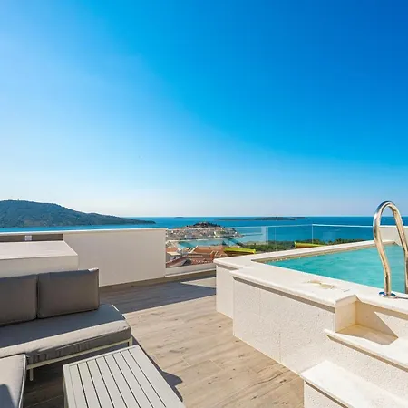 Aquarelle Apartments Primosten Apt No 1 And 3 아파트 *