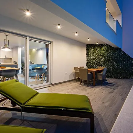 Apartment Aquarelle Apartments Primosten Apt No 1 And 3 *