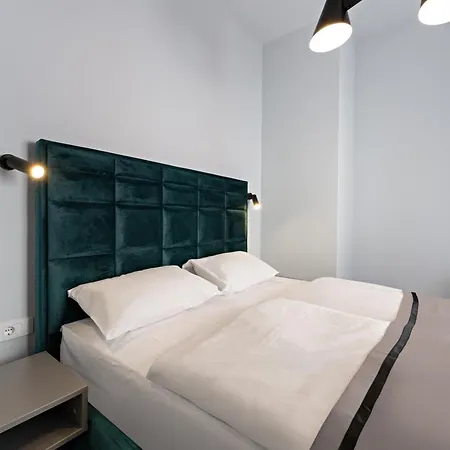 Aquarelle Apartments Primosten Apt No 1 And 3 * 프리모스턴